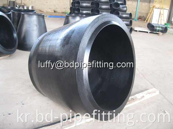 Alloy pipe fitting (231)